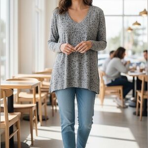 Spirit Jersey Gray Patterned Long Sleeve V-Neck Top